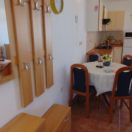 Apartment Mia Malinska Buitenkant foto