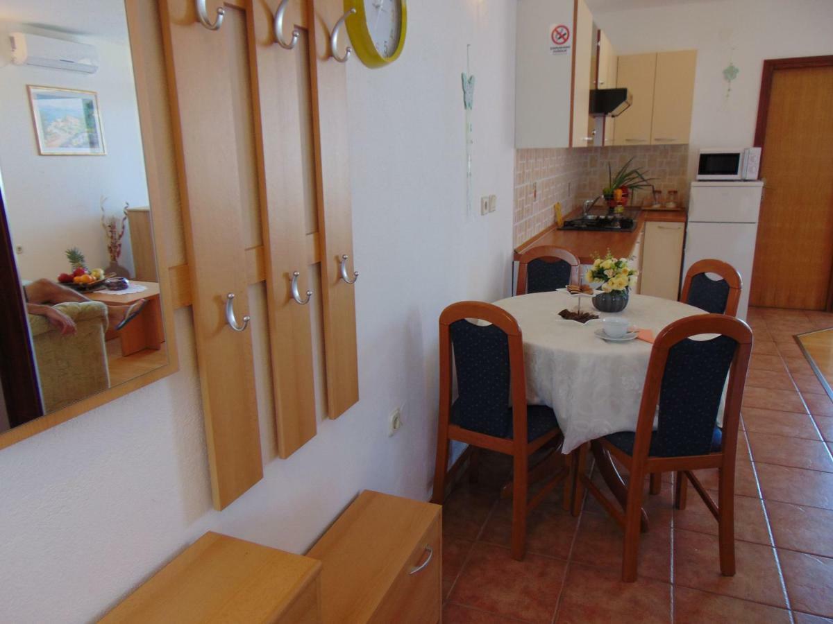 Apartment Mia Malinska Buitenkant foto