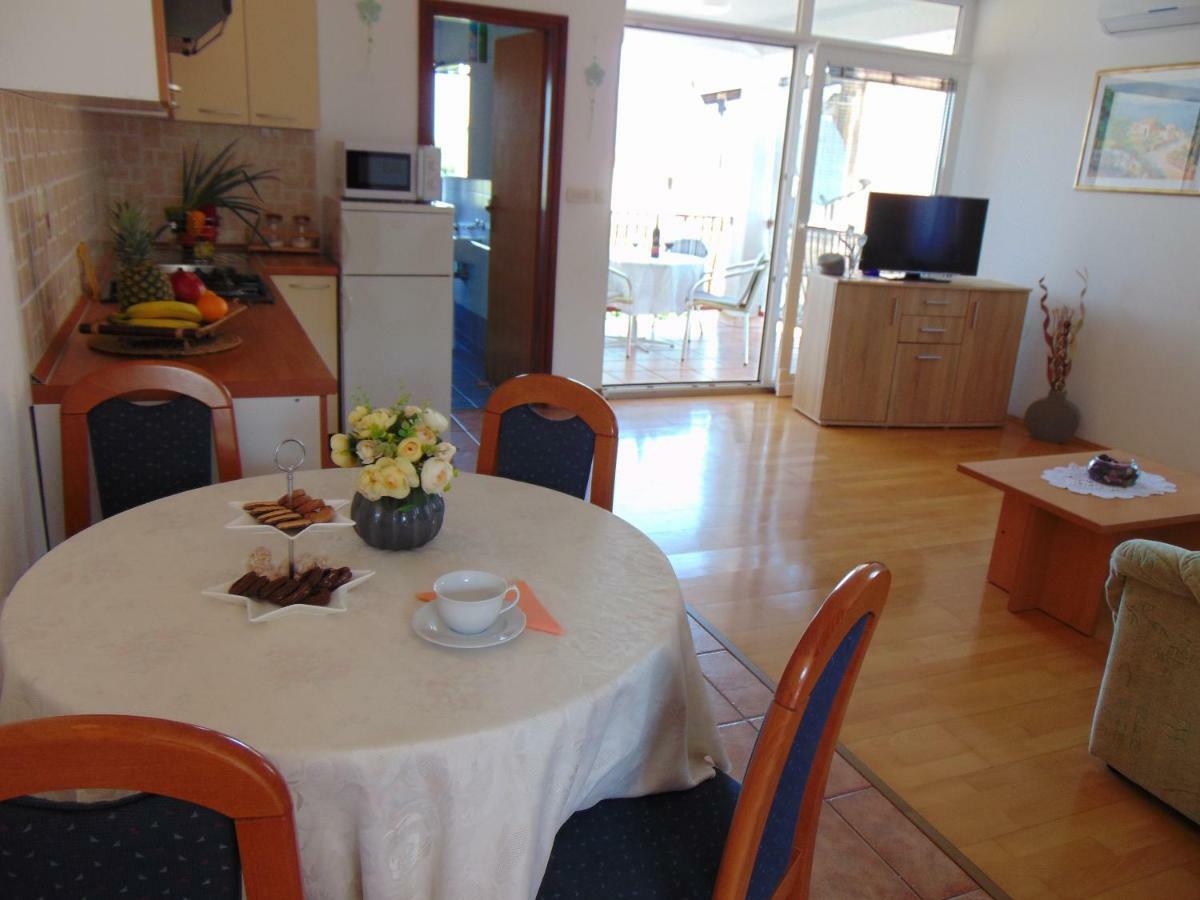 Apartment Mia Malinska Buitenkant foto