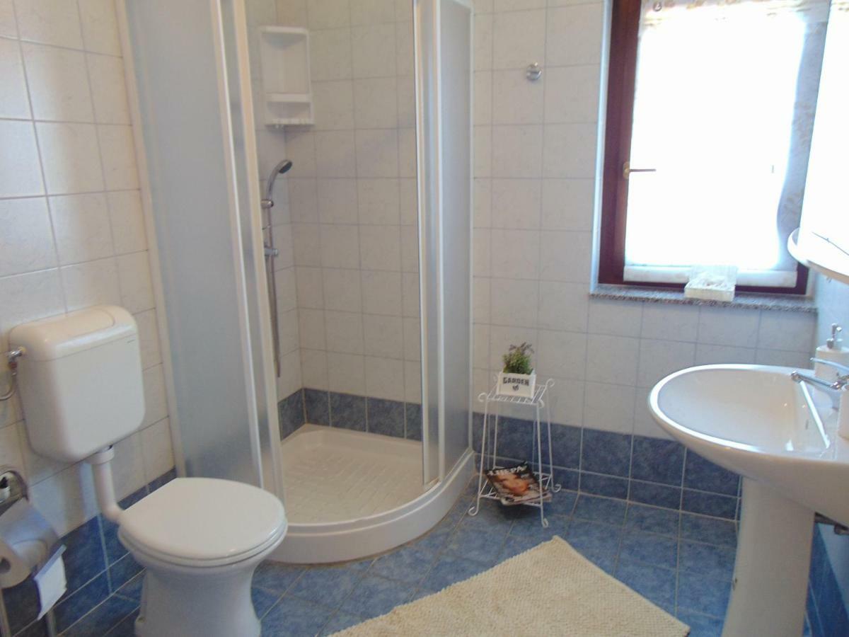 Apartment Mia Malinska Buitenkant foto