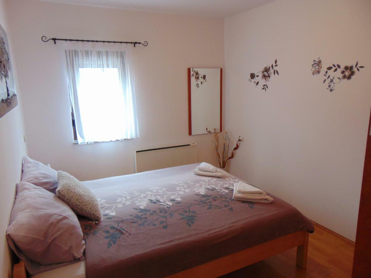 Apartment Mia Malinska Buitenkant foto