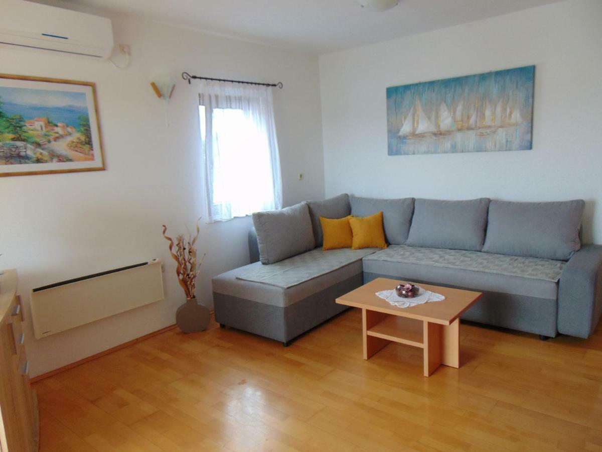 Apartment Mia Malinska Buitenkant foto